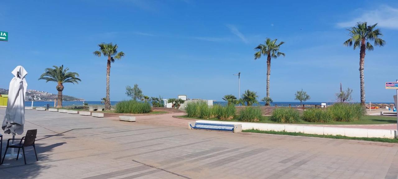 Casa Adosada Gran Avenida Con Billar Benicàssim Eksteriør billede